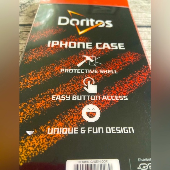 NWT! Protective phone case. Brand new in box. For iPhone 14 and 13 - Picture 4 of 11